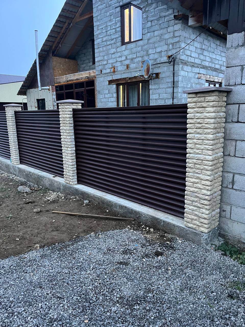 Забор-жалюзи из ламелей ЭКО-Z 18м RAL8017/8017 Шоколад двусторонний фото 2 в Мариуполе
